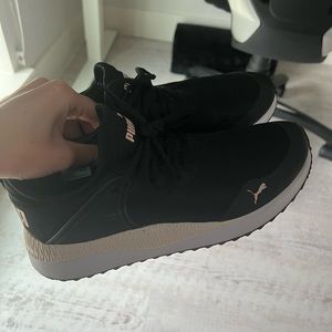 Size 8 puma sneakers